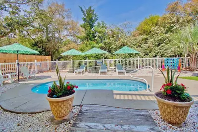 Image de Sol Beach Retreat, Oceanview House in Emerald Isle, Nc!