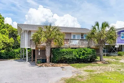 Image de Anchor Management, Soundside House in Beautiful Emerald Isle, Nc!