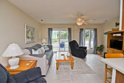 Image de Pebble Beach E-102, Oceanview Condo in Emerald Isle, Nc!
