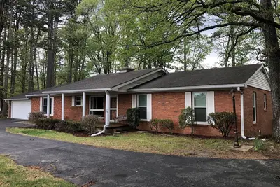 Image de Convenient to Eureka, Hiking/Biking trails, Motorcycle/Pet friendly, Hot Tub.