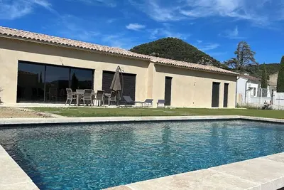 Image de Magnifique Villa Neuve Avec Piscine Et Vue Sur Les Dentelles De Montmirail!