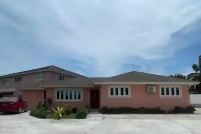 Image de Cozy 1bedroom\/1bath 5 minutes drive from the beach
