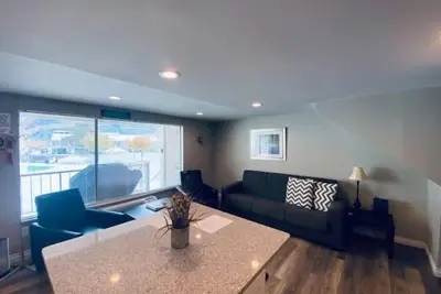 #152 Condo near large pool & shuttle to Gorge Amp-book separately