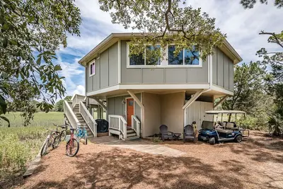 Image de Pets Considered, Golf Cart included - The Bird House