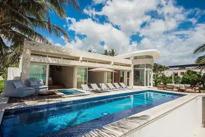 Image de Beach House - 4 Bedroom Beachfront Luxury Getaway w/ cook