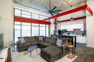 Image de Historic Downtown Loft with Modern Flare