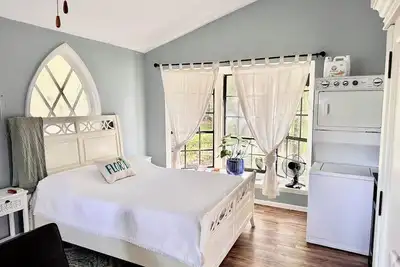 Image de Guesthouse - no cleaning fee! Studio cottage in the woods
