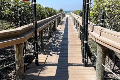 Image de Min 7 Nights-Sat to Sat. Newly remodeled Gulf Front Property with Private Beach