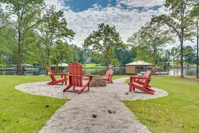 Image de Spacious Lake Sinclair Vacation Rental w/ Dock!