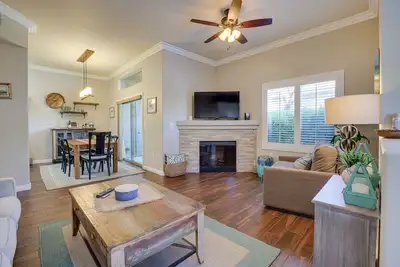 Image de Las Vegas Condo Rental w/ Pool Access!