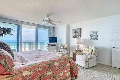 Image de Oceanfront Luxury Highrise Condo-13th Floor