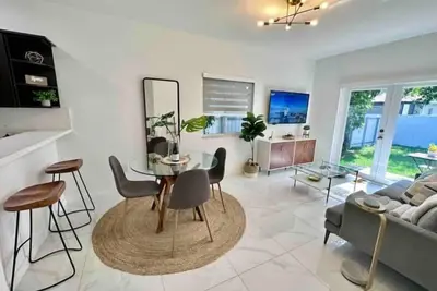 Image de New Build! Luxury 3 Bedroom / 2 Bathroom Private Clean Home - Miami☀️🏝
