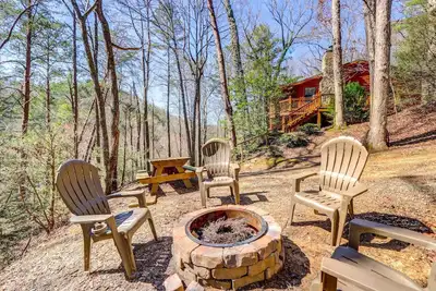 Image de Lakefront Blue Ridge Cabin w/ Hot Tub!