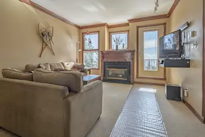 Image de Deluxe Grandview Condo with High Ceilings with Great Ski Access - Pet Friendly!