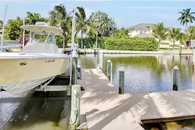 Waterfront 4bedroom home  with boat lift and additional  40' slip at  extra cost