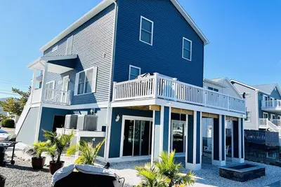 Image de Relax at our Waterfront Home