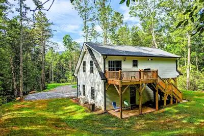 Image de Secluded retreat on 15 acres - high-speed internet, grill, firepit, & mtn views
