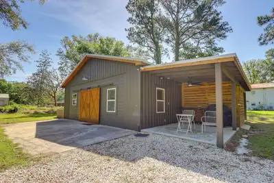Image de Riverfront Magnolia Springs Cabin Rental w/ Grill