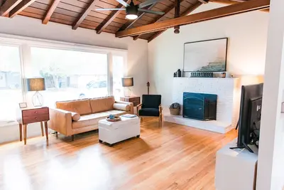 Image de Superhosts - Clean and Safe Mid-Century House near Napa