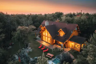 Image de Fiddler Lake Resort Luxury Chalet+ Private Jacuzzi