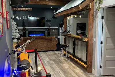 Image de Your Very Own Sports Bar!