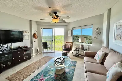 Image de Coastal Inspired Oceanfront Condo in Ocean Pointe