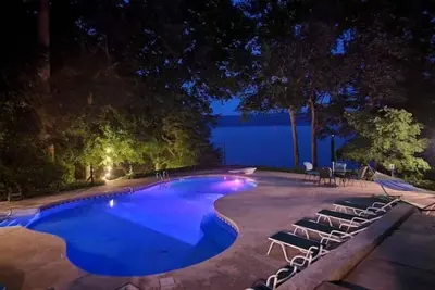 Image de The Waterfront Retreat w\/ Pool & Boathouse