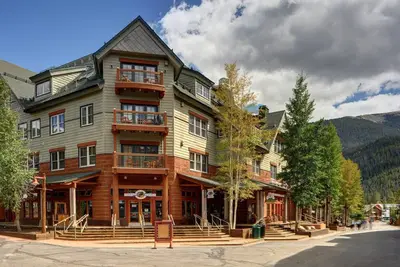 Image de Condo for 4| Mountain Escape + Hot Tub, Sauna, Gym