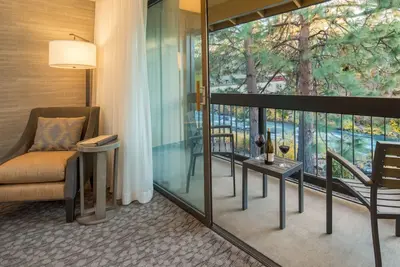 Image de Superior Queen Suite w/ Surrounding Nature Trails!