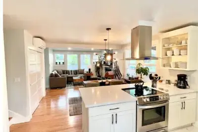 Gorgeous Modern Capitol Hill/Central Home