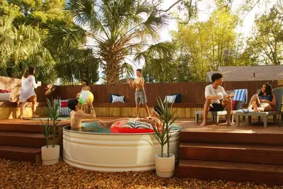 Image de 3 bed, 2 bath - long stays welcome! House with pool and fenced backyard minutes from St Pete & Tampa