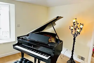 Image de Cheerful 4 bedroom single home next to Stanford remodeled recently