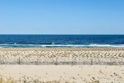 Image de Beachfront getaway on the sea