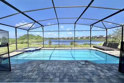Image de 200kb: 6 Bedroom Pool Home In Resort Community