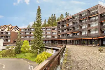 Image de Appartement \"Terrassenpark Schonach App 161\" avec vue sur montagne, balcon et Wi-Fi