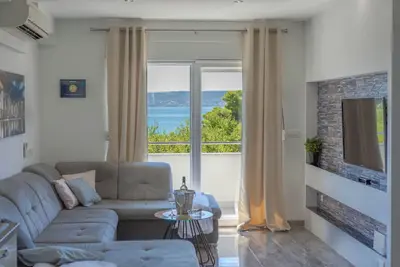 Image de Appartement de trois chambres avec la terrasse et la vue sur le mer Kastel Stafilic, Kastela (A-21087-a)