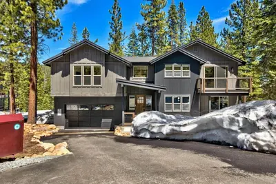 Image de Air Conditioning, Designer Mountain Home, Hot Tub, Bunk Beds, Ev Charger