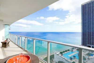 Image de Wake Up to Stunning Ocean Views – Luxury Condo