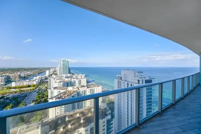 Image de Luxury Beachfront Condo with Ocean Views