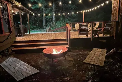 Image de Serene Mt Hood Cabin. Large Deck with Water View