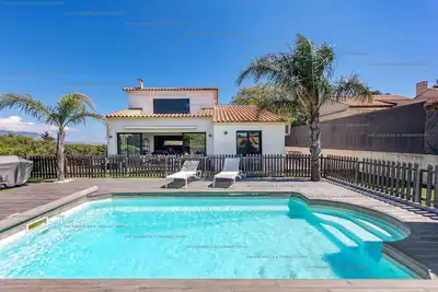 Image de Villa piscine, climatisation, jardin, barbecue, internet, refait à neuf en 2023