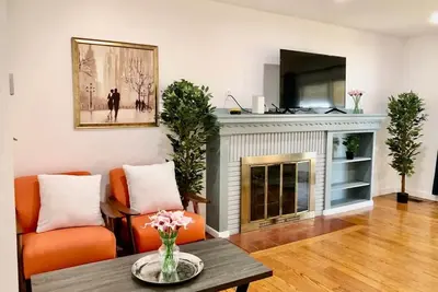 Image de Spacious Ac 2 Br Unit w/ Covered Deck