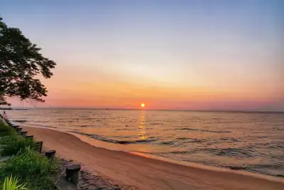 Image de Amazing views from your beach front home. Over a mile of beach to explore!