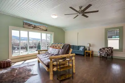 Image de Downtown Chama Apartment - Other Side of the Tracks