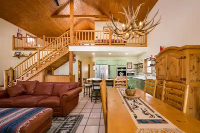 Image de Hummingbird Hacienda - Los Ojos Cabin w/ Brazos Cliff Views