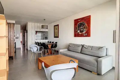 Image de Appartement F3 en Front de Mer avec Terrasse et Parking Privé