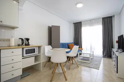 Image de Cozy one bedroom apartment 150 meters from the sea and the beach!