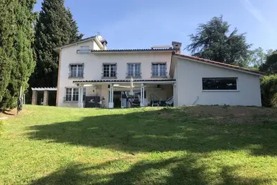 Image de Maison avec grande piscine dans la verdure à 15min du centre de Toulouse (6 ch)