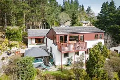 Image de Pine Ridge Lodge - a lodge that sleeps 8 guests in 4 bedrooms