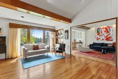 Image de Timber Ridge-An Artist Retreat Infused w/Character |Perched on a Hill Overlooking Geneva Lake & Town